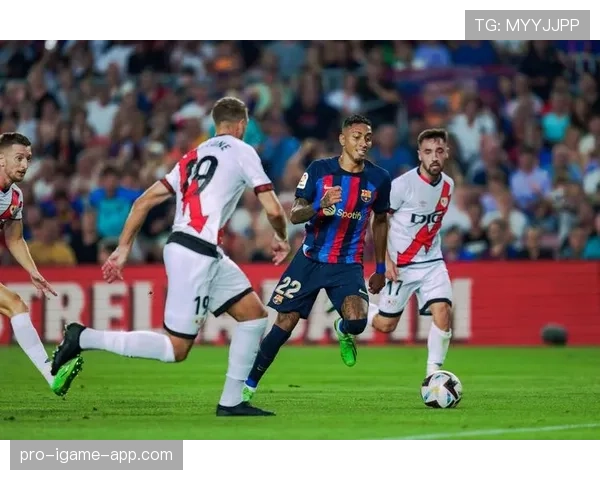 尼科·威廉斯 vs 拉菲尼亚：技术与冲击的边路对比