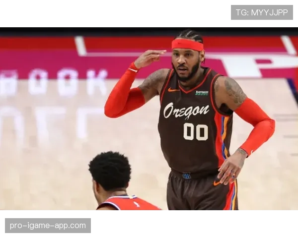 卡梅隆·安东尼突破制造错位助攻，提升球队关键时刻得分效率