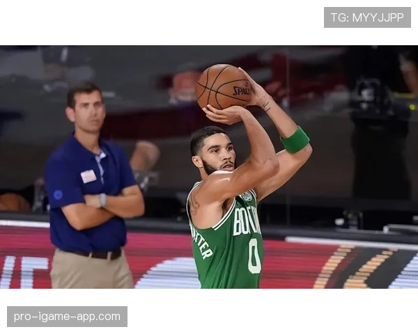 塔图姆挡拆拉开空间提升三分命中率，超越上赛季表现